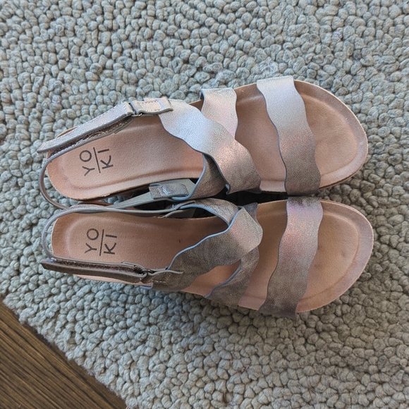 Yoki metallic pewter platform/wedge size 8.5 - Picture 2 of 5